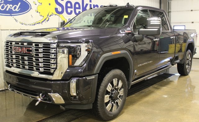 2025 GMC Sierra 4WD Crew Cab Standard Box Denali's photo