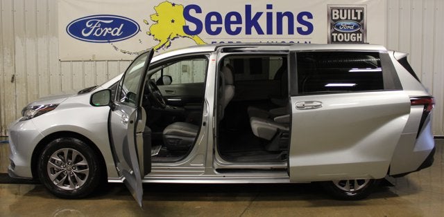 2021 Toyota Sienna LE