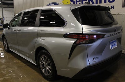 2021 Toyota Sienna LE