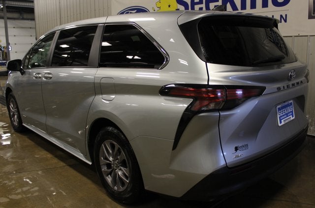 2021 Toyota Sienna LE