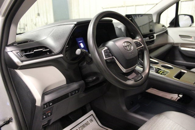 2021 Toyota Sienna LE