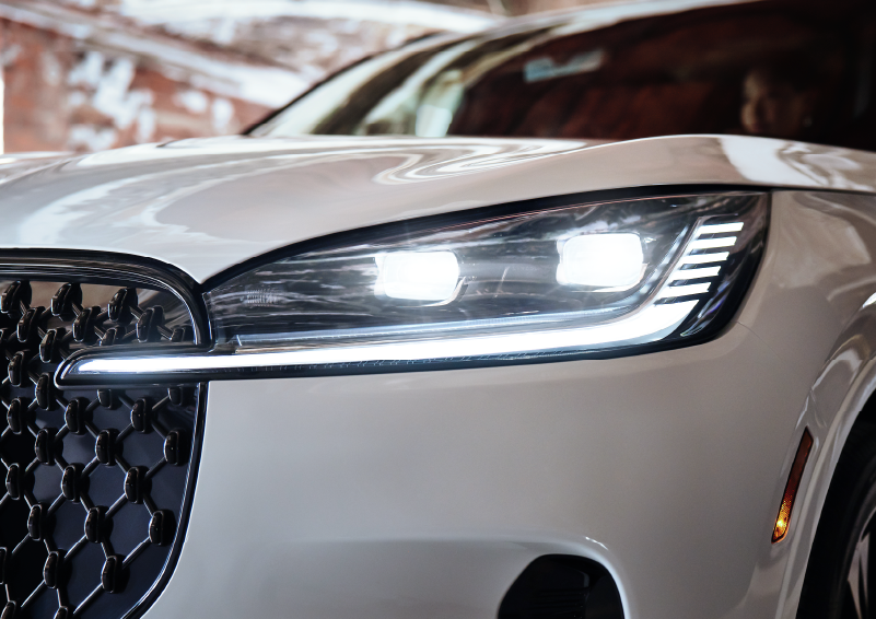 A close-up of a headlamp on the 2025 Lincoln Aviator® SUV is shown. | Seekins Lincoln in Fairbanks AK
