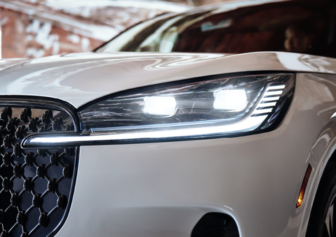 A close-up of a headlamp on the 2025 Lincoln Aviator® SUV is shown. | Seekins Lincoln in Fairbanks AK