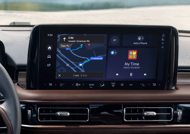 The 13.2-inch LCD touchscreen is showcased. | Seekins Lincoln in Fairbanks AK