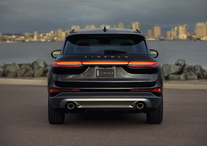 The rear lighting of the 2025 Lincoln Corsair® SUV spans the entire width of the vehicle. | Seekins Lincoln in Fairbanks AK