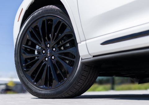 A stylish 20-inch black aluminum wheel of the available Jet Appearance Package is shown. | Seekins Lincoln in Fairbanks AK