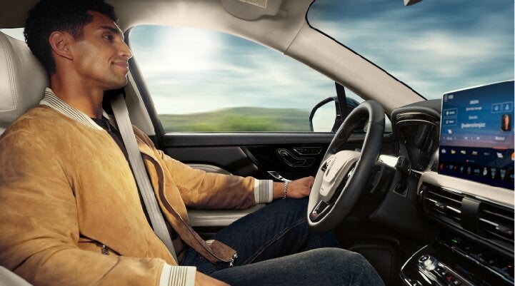 A person is shown using Lincoln BlueCruise hands-free highway driving technology on a divided highway called a Hands-Free Blue Zone. | Seekins Lincoln in Fairbanks AK