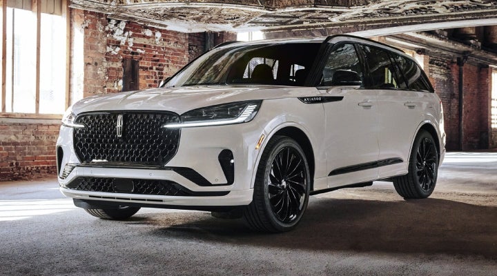 A 2026 Lincoln Aviator® SUV is shown with the available Jet Appearance Package. | Seekins Lincoln in Fairbanks AK