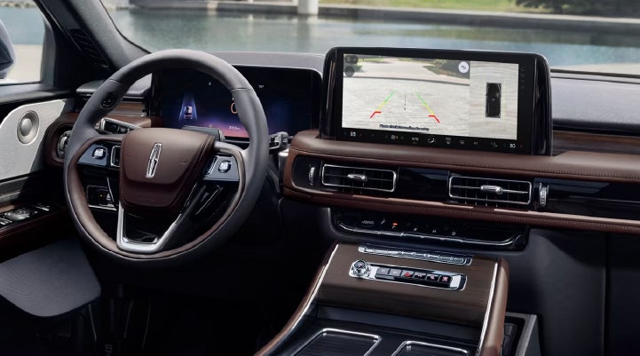 The backup camera of the 2027 Lincoln Aviator® SUV is displayed on screen. | Seekins Lincoln in Fairbanks AK